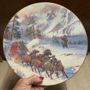 Kern Collectibles Grizzly Ambush by Harland Young  Collectors Dish  1981